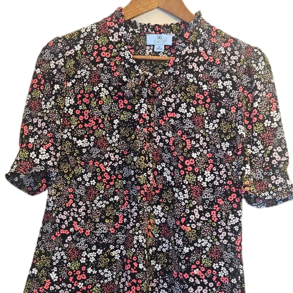 CeCe Blouse Womens XS Black Floral Puff Sleeve Bow Ruffle‎ Tie Polyester Spandex